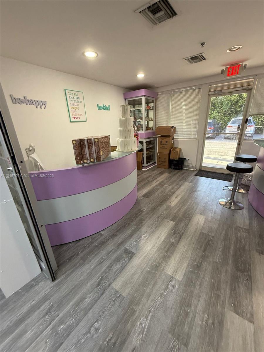 See details 2 / sq. ft. $ 2025-07-30 0 Photo