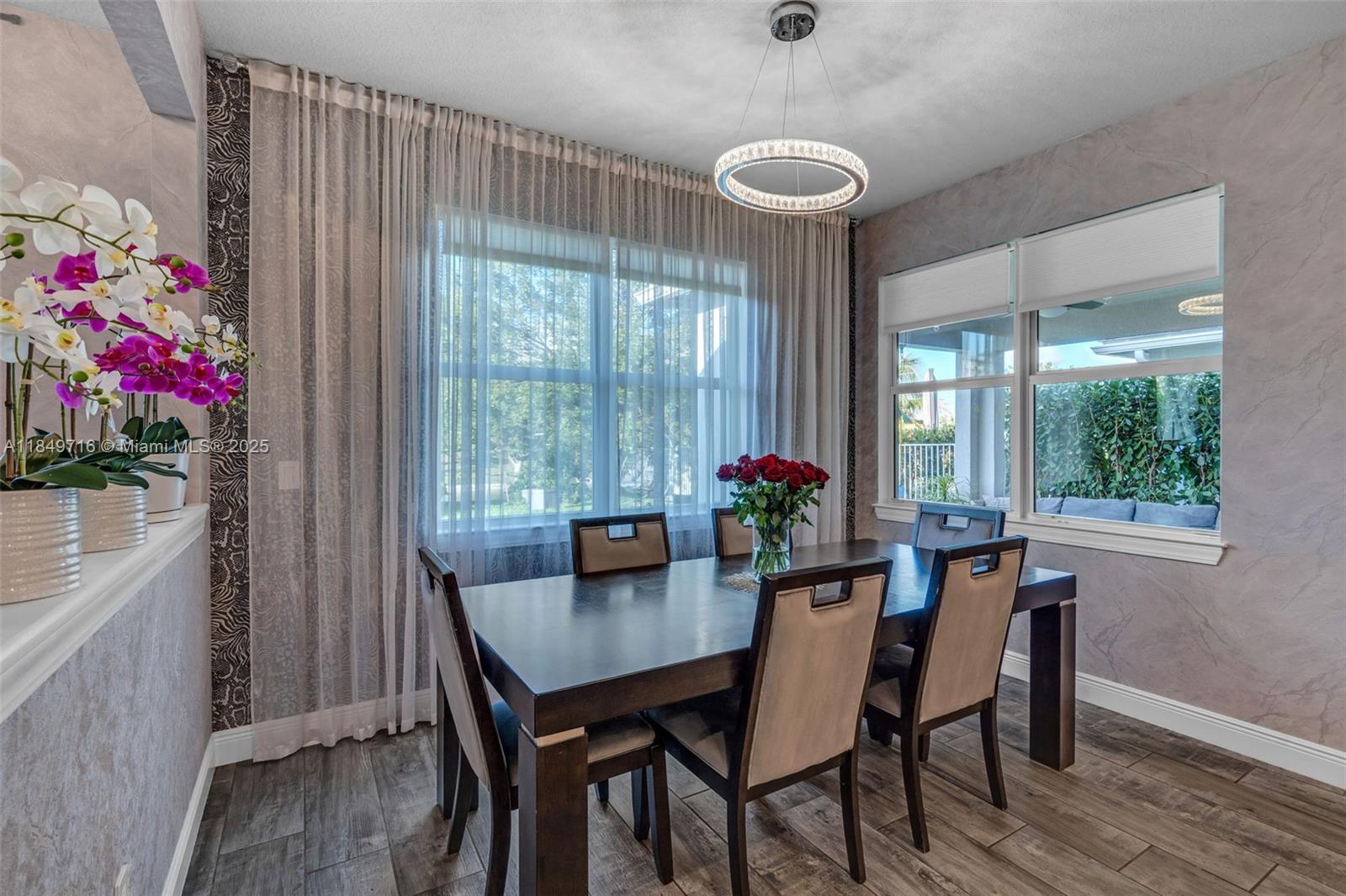 See details 3813 5 / 3 2502 sq. ft. $ 2025-07-30 0 Photo