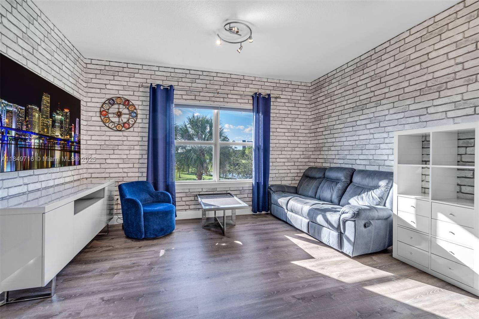 See details 3813 5 / 3 2502 sq. ft. $ 2025-07-30 0 Photo