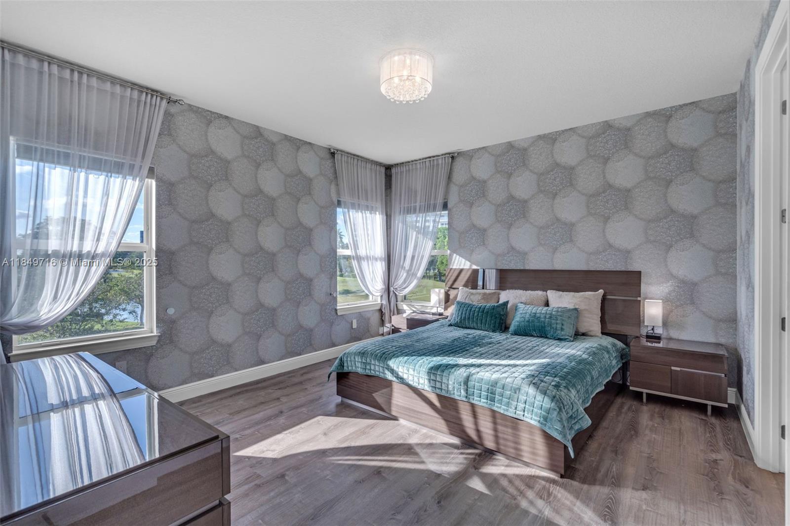 See details 3813 5 / 3 2502 sq. ft. $ 2025-07-30 0 Photo
