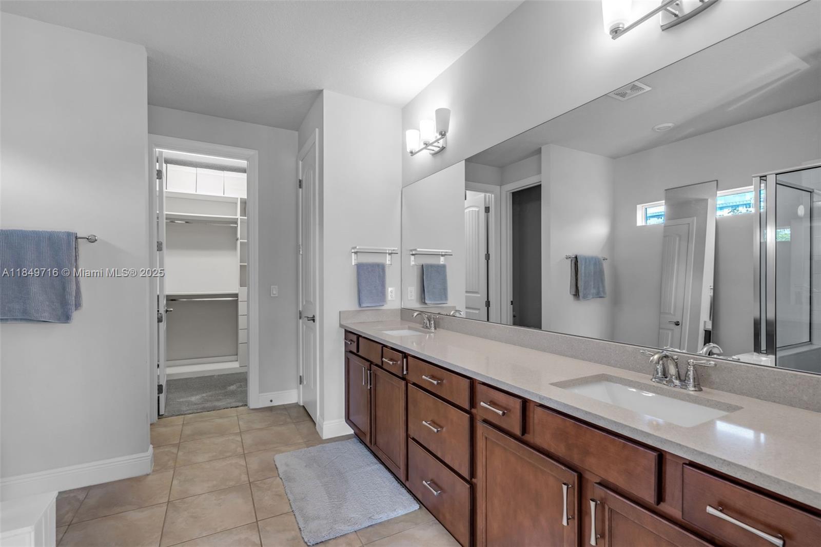 See details 3813 5 / 3 2502 sq. ft. $ 2025-07-30 0 Photo