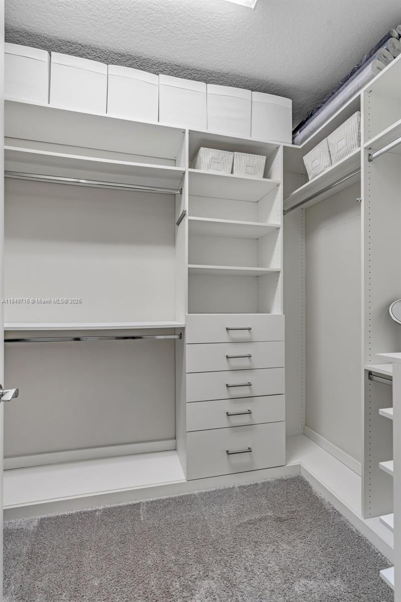 See details 3813 5 / 3 2502 sq. ft. $ 2025-07-30 0 Photo