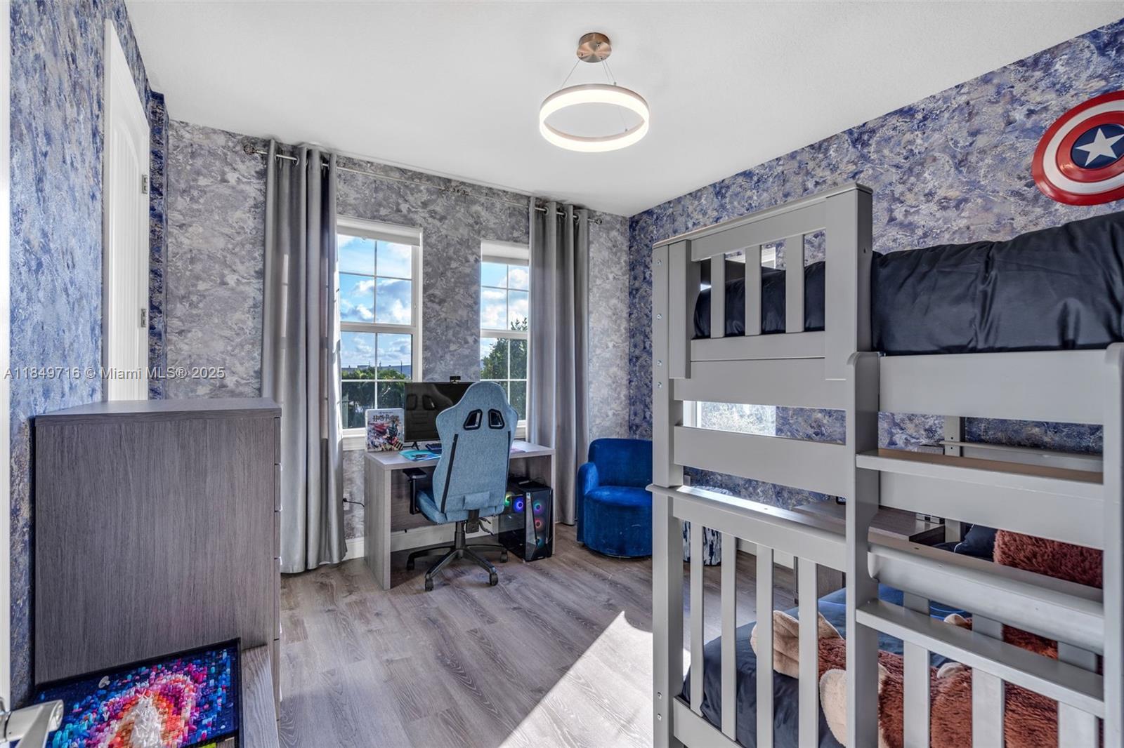 See details 3813 5 / 3 2502 sq. ft. $ 2025-07-30 0 Photo