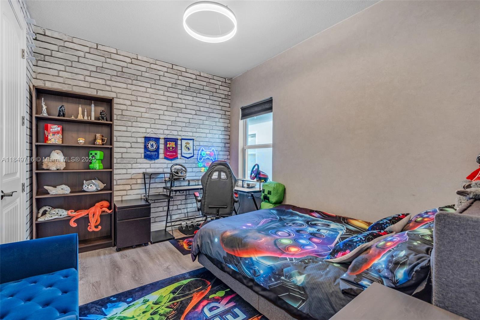See details 3813 5 / 3 2502 sq. ft. $ 2025-07-30 0 Photo