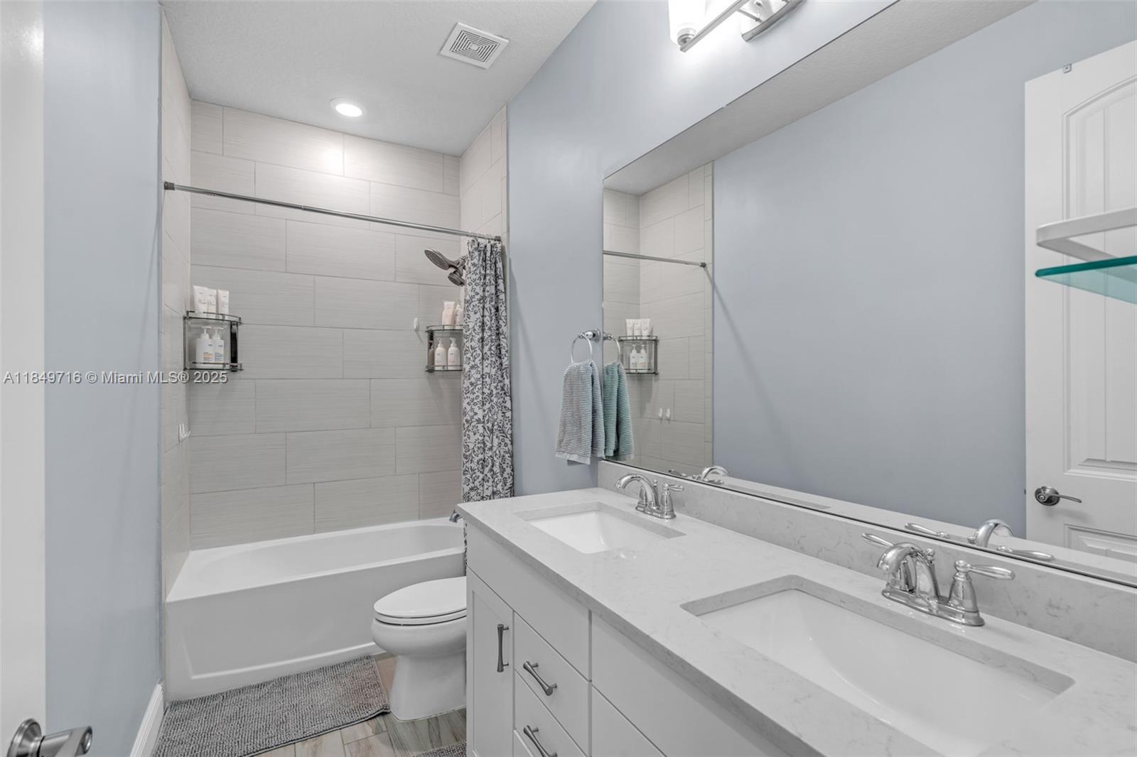 See details 3813 5 / 3 2502 sq. ft. $ 2025-07-30 0 Photo