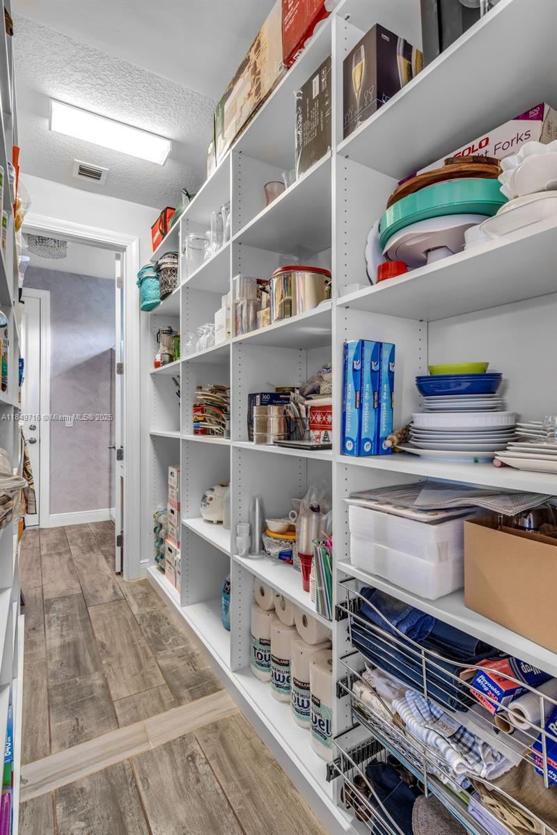 See details 3813 5 / 3 2502 sq. ft. $ 2025-07-30 0 Photo