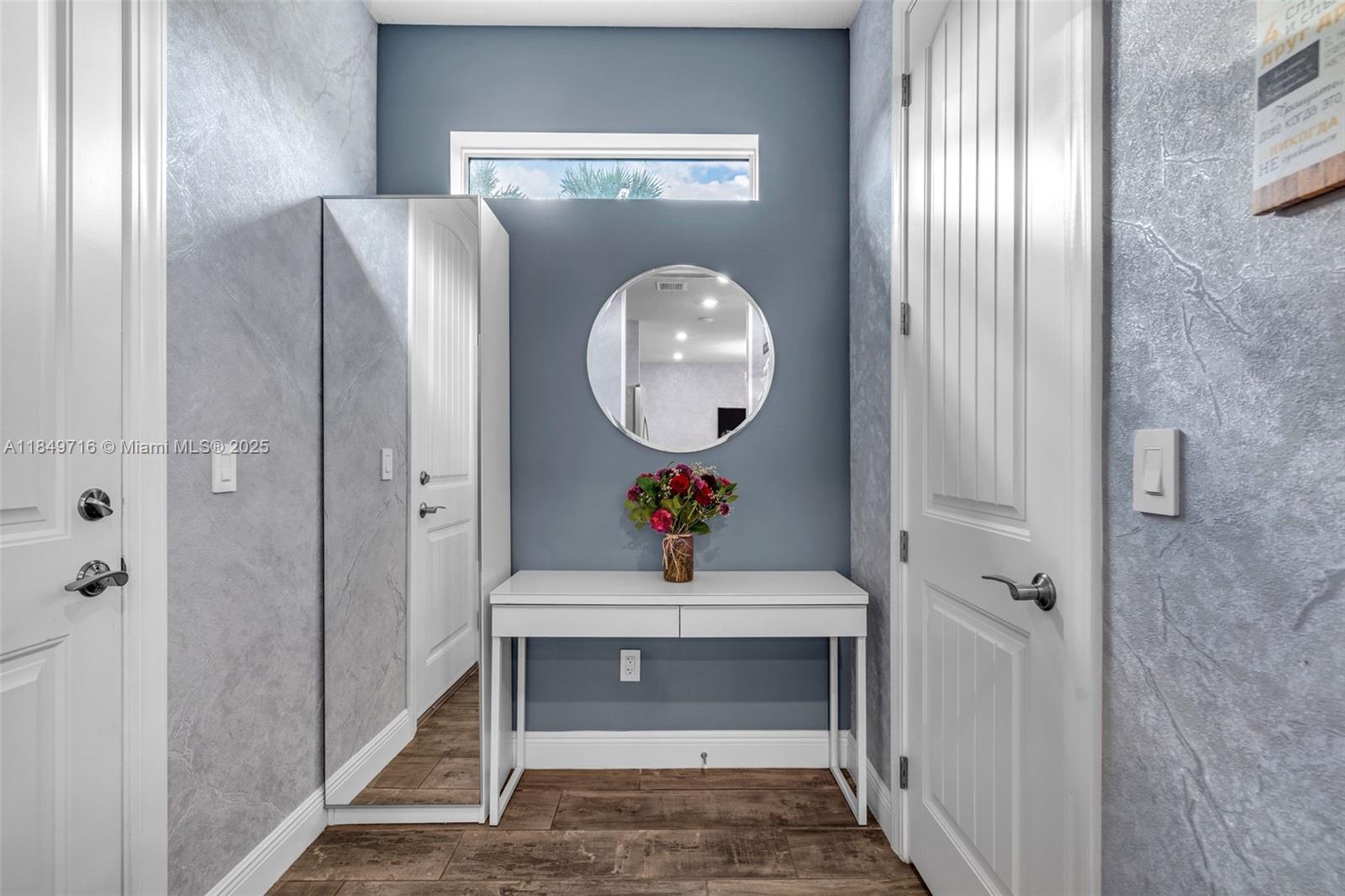 See details 3813 5 / 3 2502 sq. ft. $ 2025-07-30 0 Photo