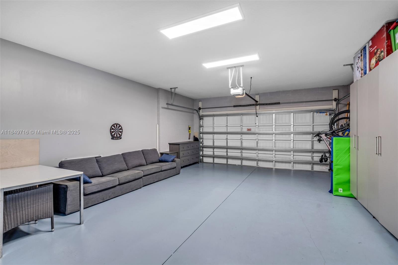 See details 3813 5 / 3 2502 sq. ft. $ 2025-07-30 0 Photo