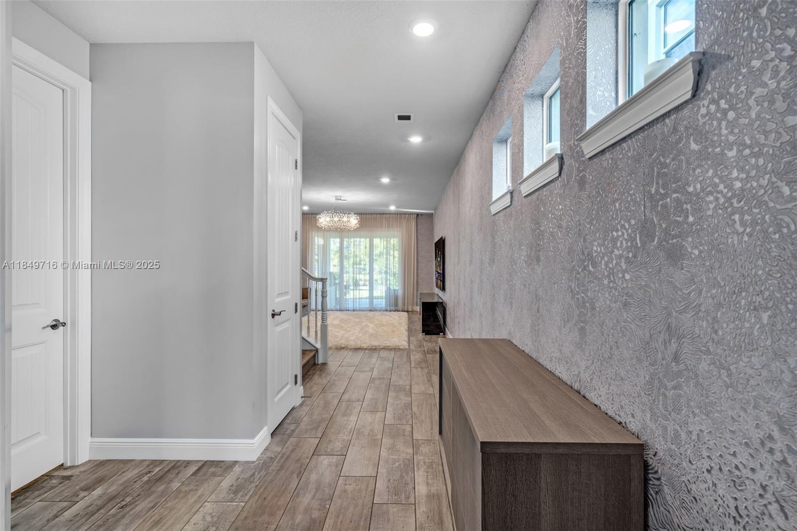 See details 3813 5 / 3 2502 sq. ft. $ 2025-07-30 0 Photo