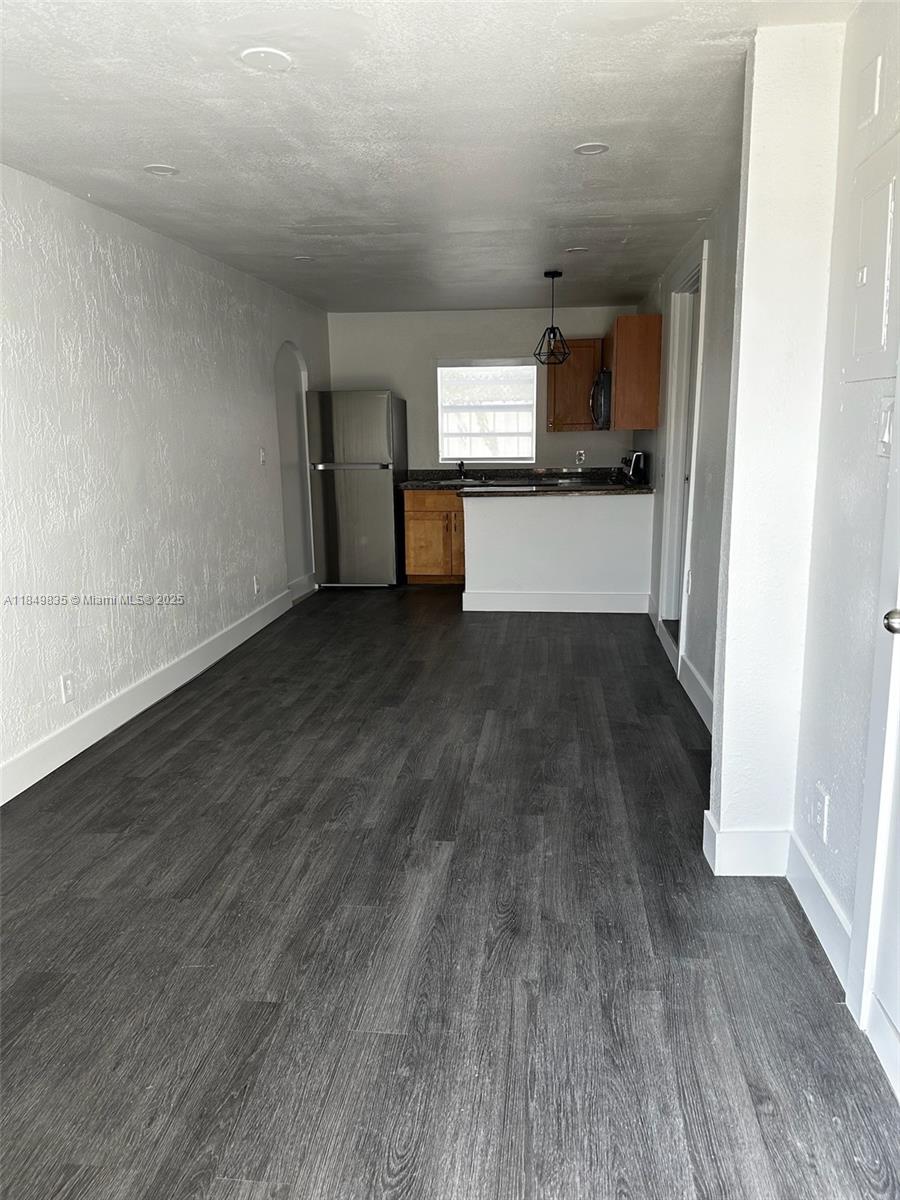See details / 1949 sq. ft. $ 2025-07-30 0 Photo