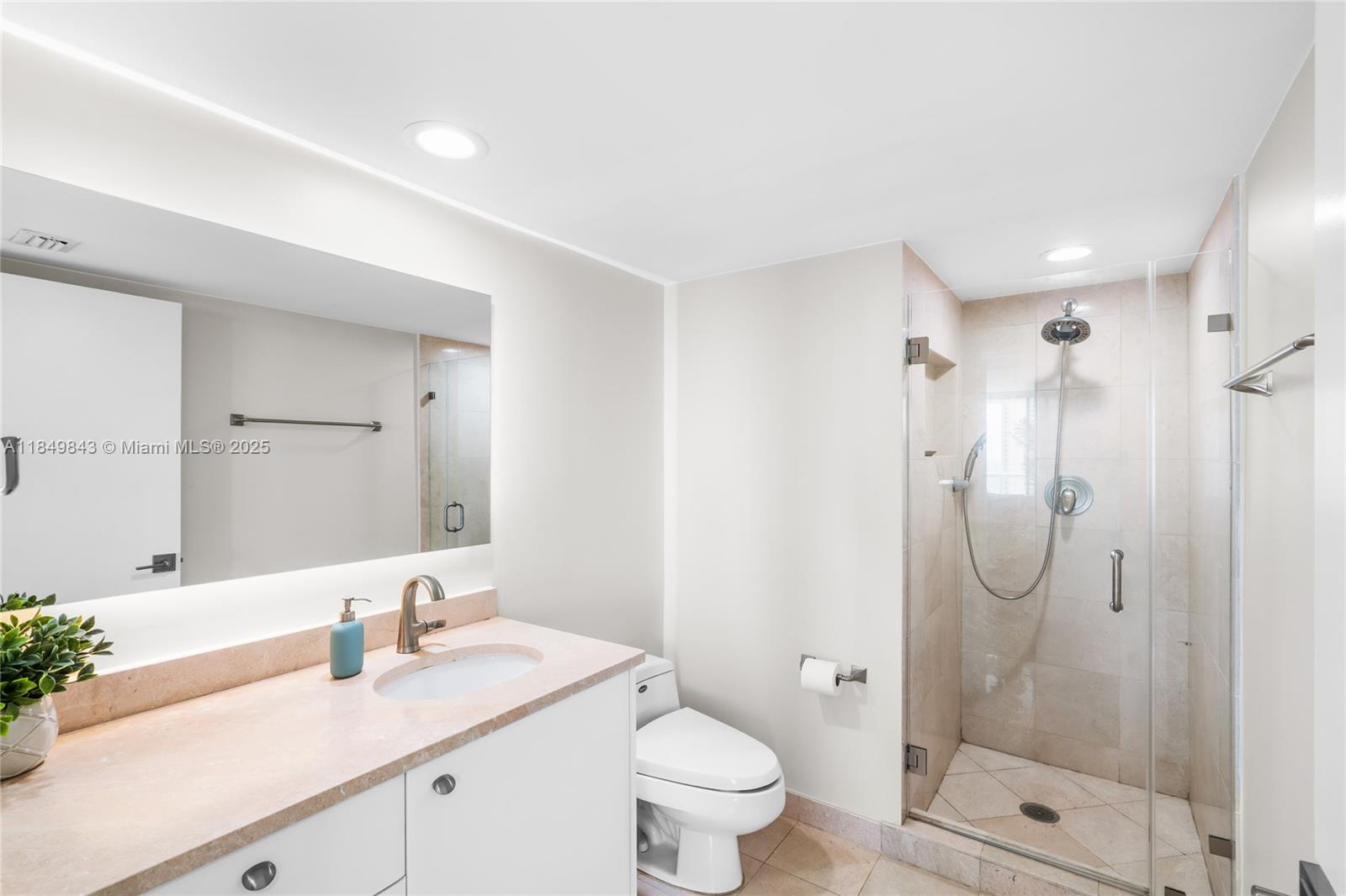 Photo of 16500 Collins Ave  #1752, Sunny Isles Beach, Florida, 33160 - 2nd bathroom