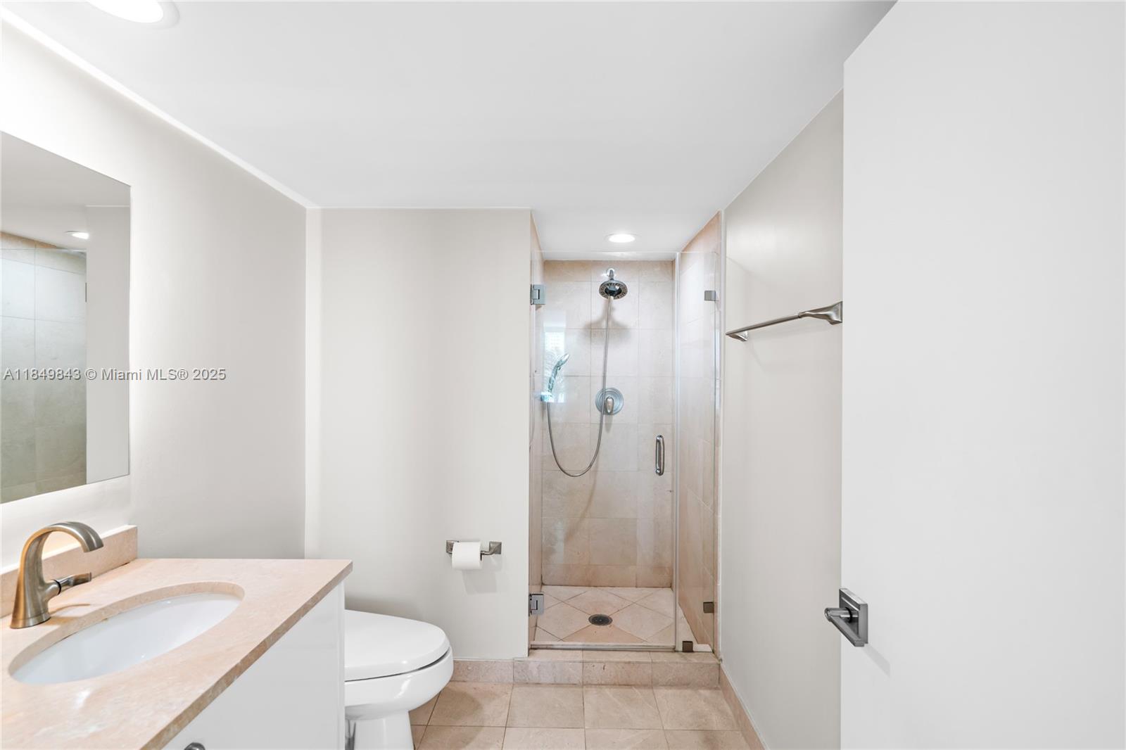 Photo of 16500 Collins Ave  #1752, Sunny Isles Beach, Florida, 33160 - 2nd bathroom