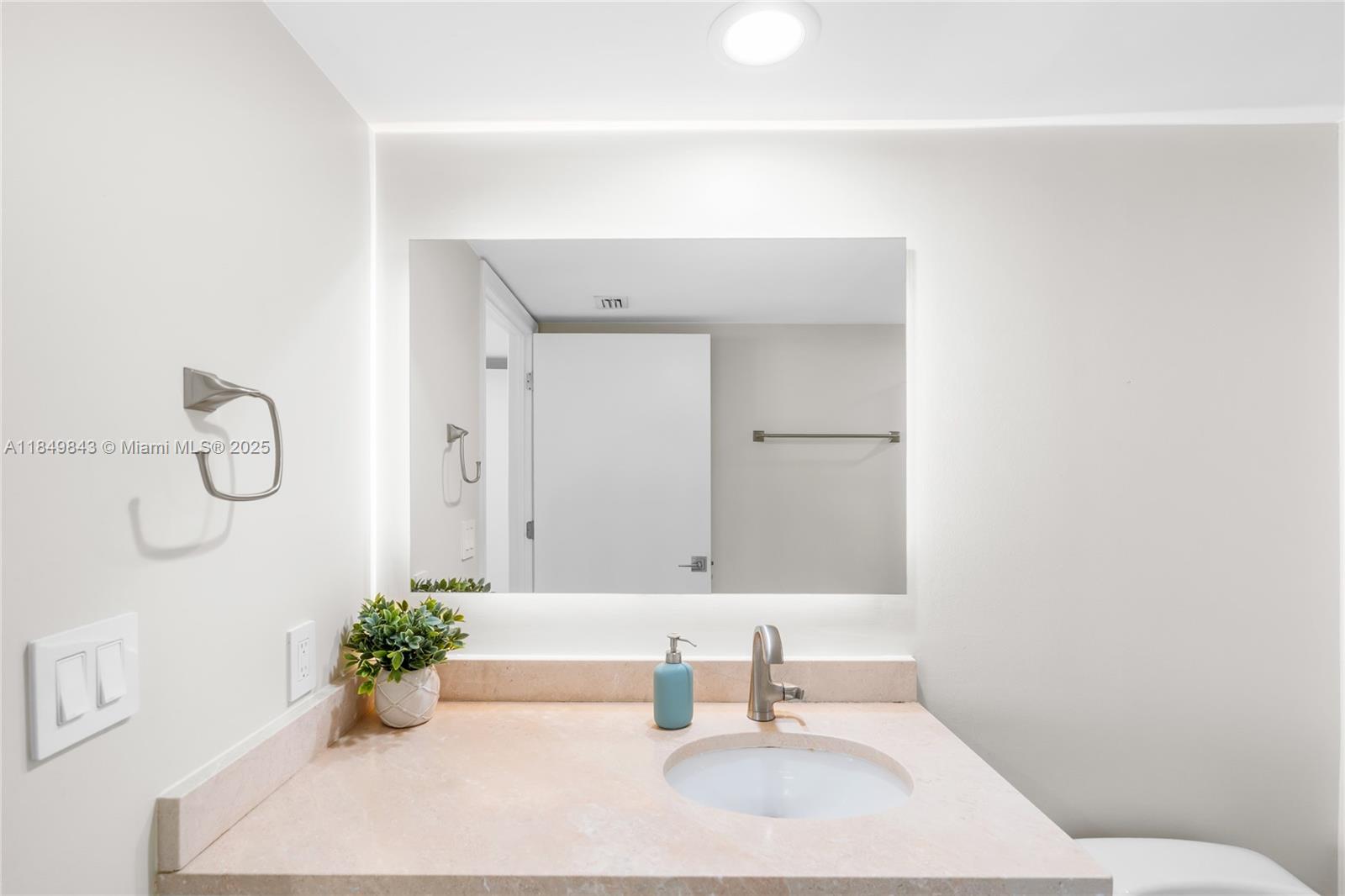 Photo of 16500 Collins Ave  #1752, Sunny Isles Beach, Florida, 33160 - 2nd bathroom