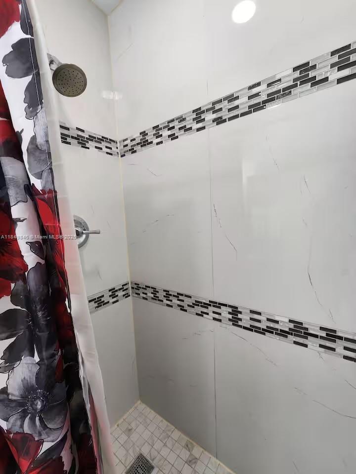 Ver detalles / 4914 sq. ft. $ 2025-07-30 0 foto