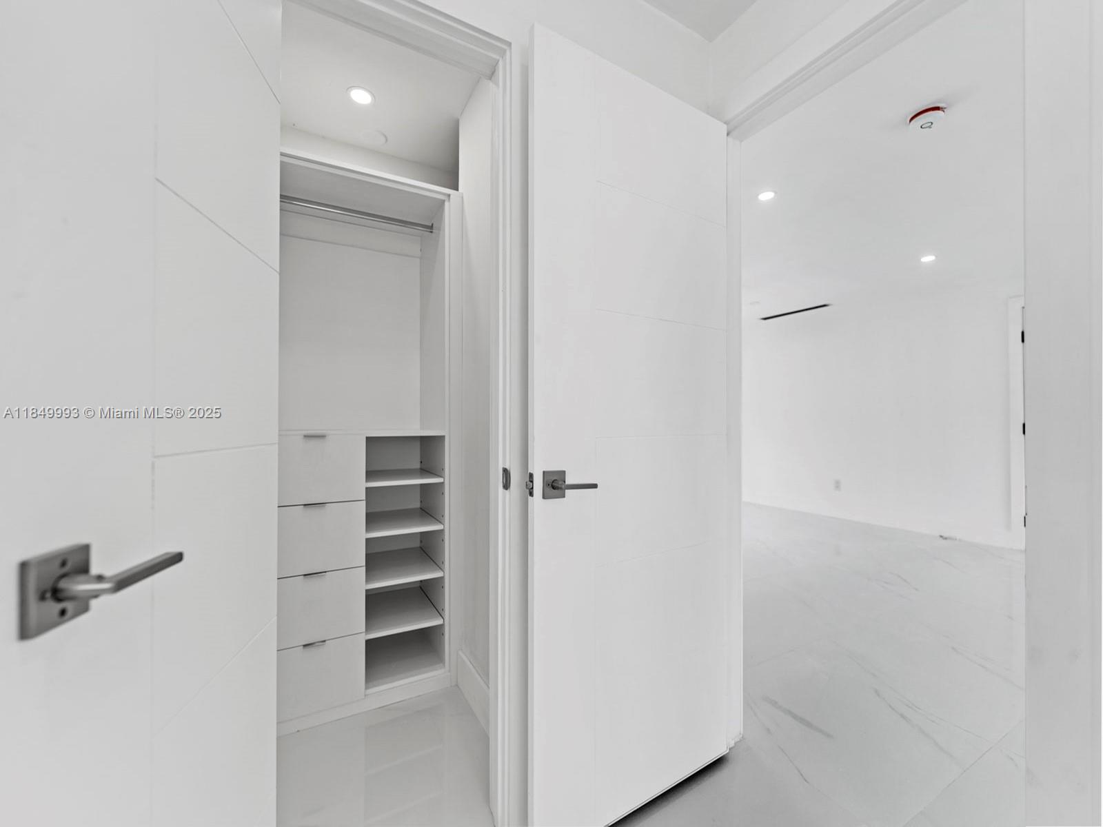   /  2494 sq. ft. $ 2025-07-31 0 Photo