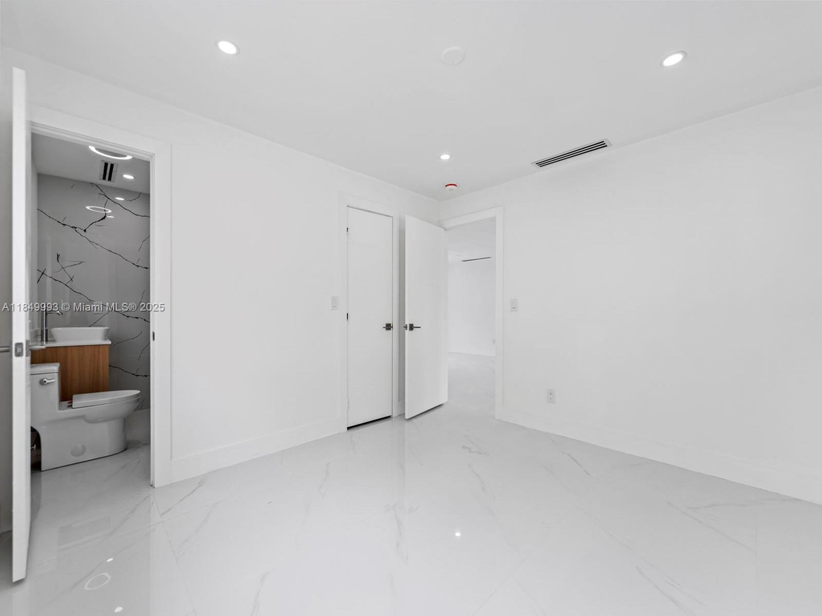   /  2494 sq. ft. $ 2025-07-31 0 Photo