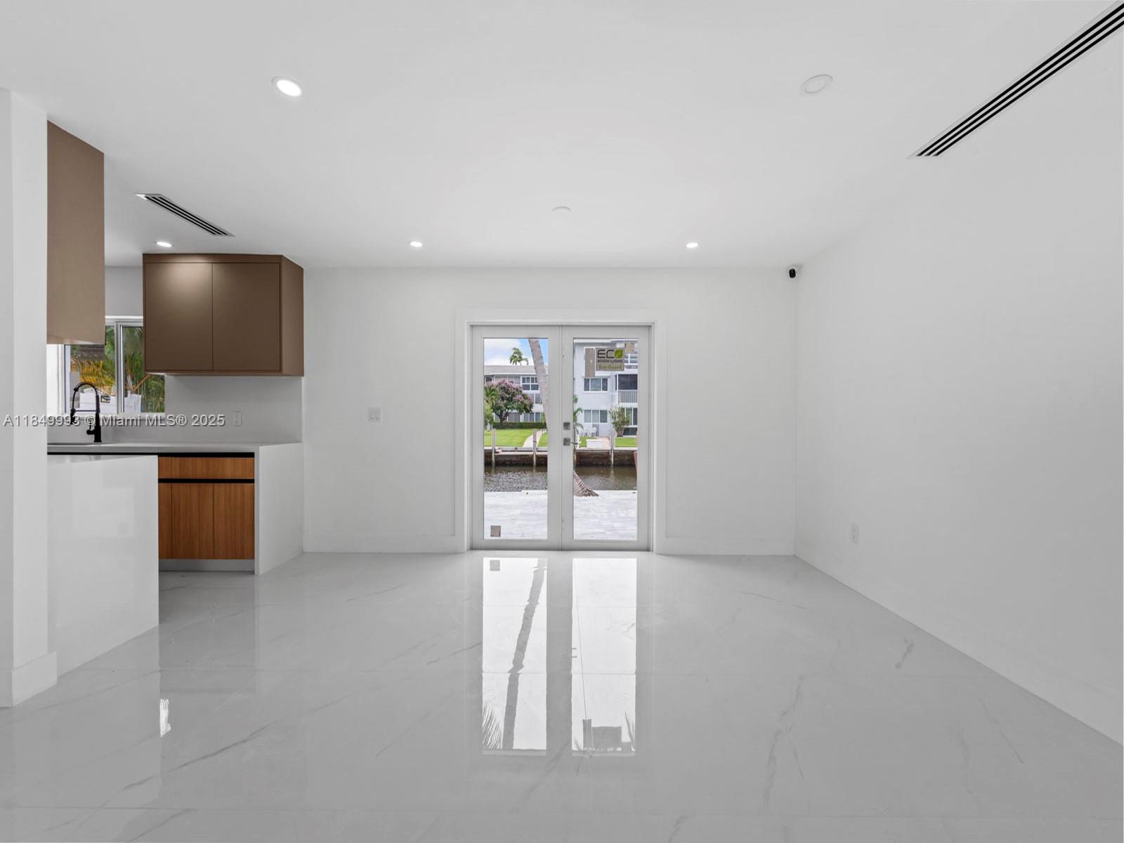   /  2494 sq. ft. $ 2025-07-31 0 Photo