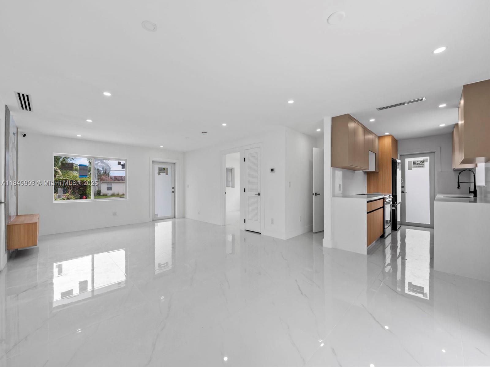   /  2494 sq. ft. $ 2025-07-31 0 Photo