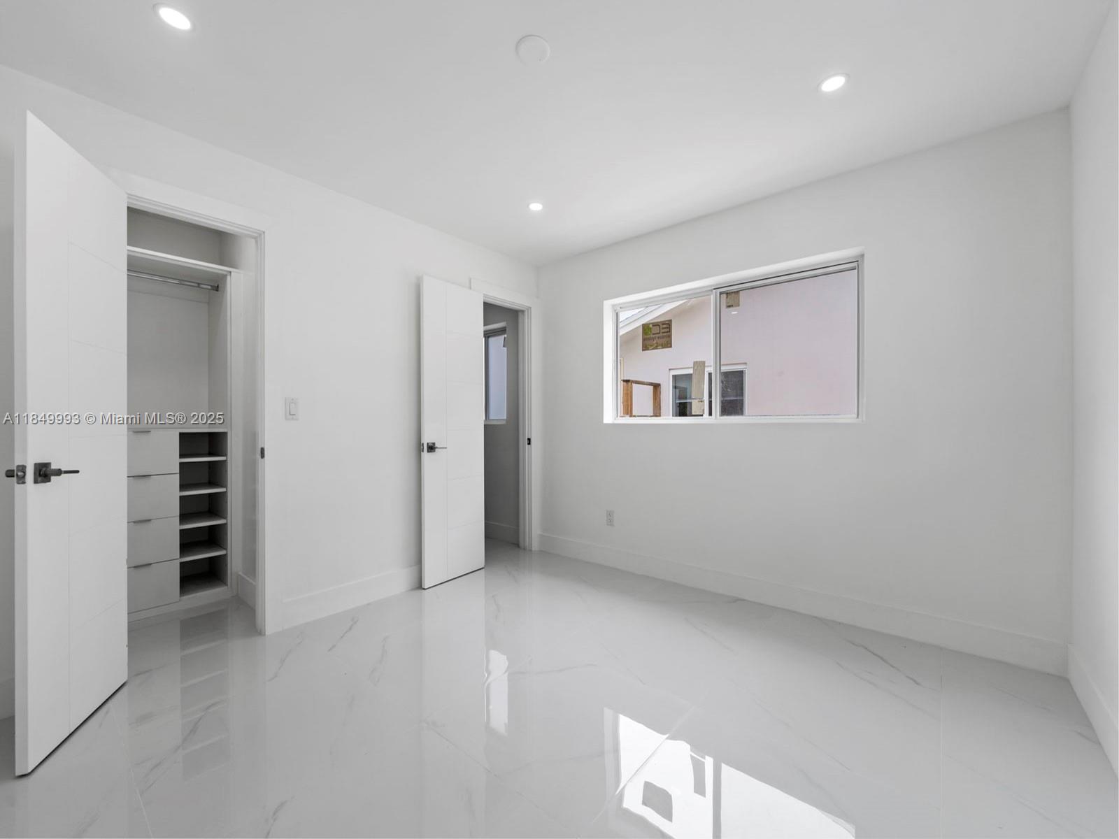   /  2494 sq. ft. $ 2025-07-31 0 Photo
