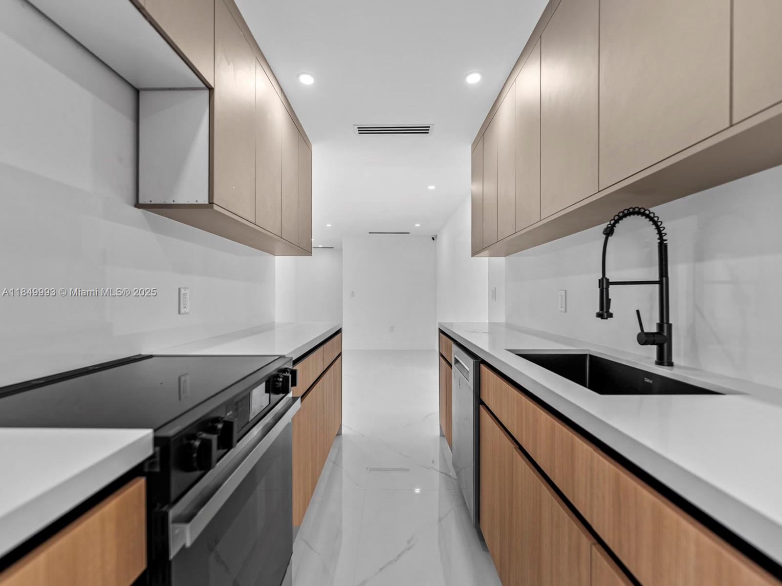   /  2494 sq. ft. $ 2025-07-31 0 Photo