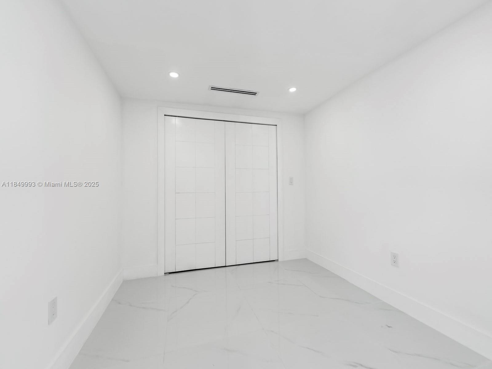   /  2494 sq. ft. $ 2025-07-31 0 Photo