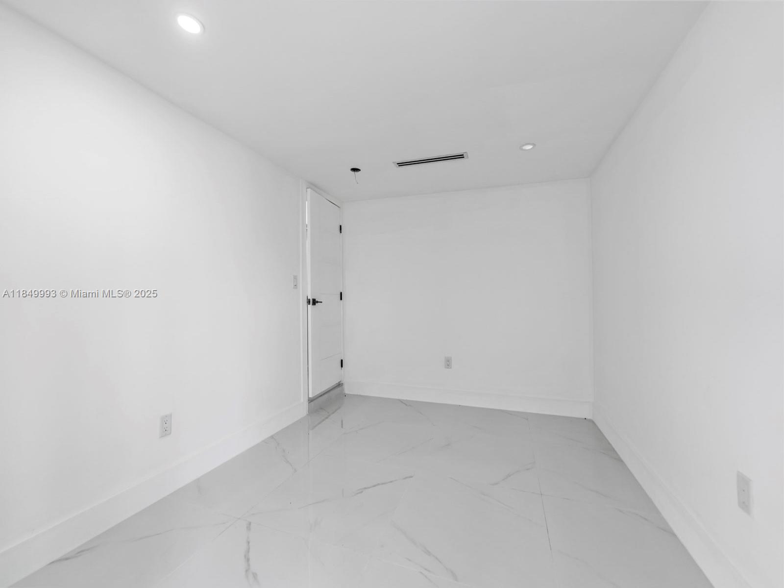   /  2494 sq. ft. $ 2025-07-31 0 Photo
