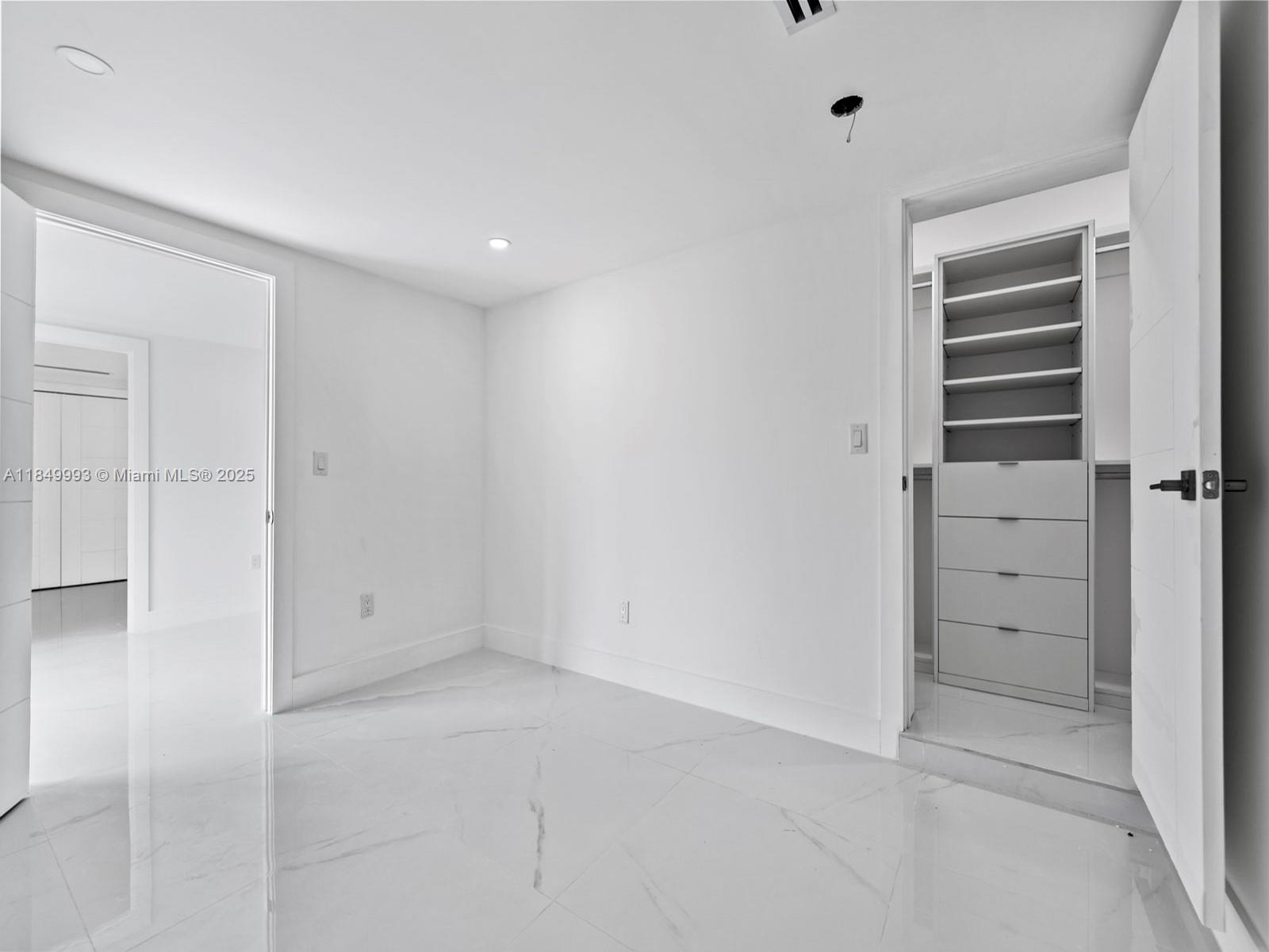   /  2494 sq. ft. $ 2025-07-31 0 Photo