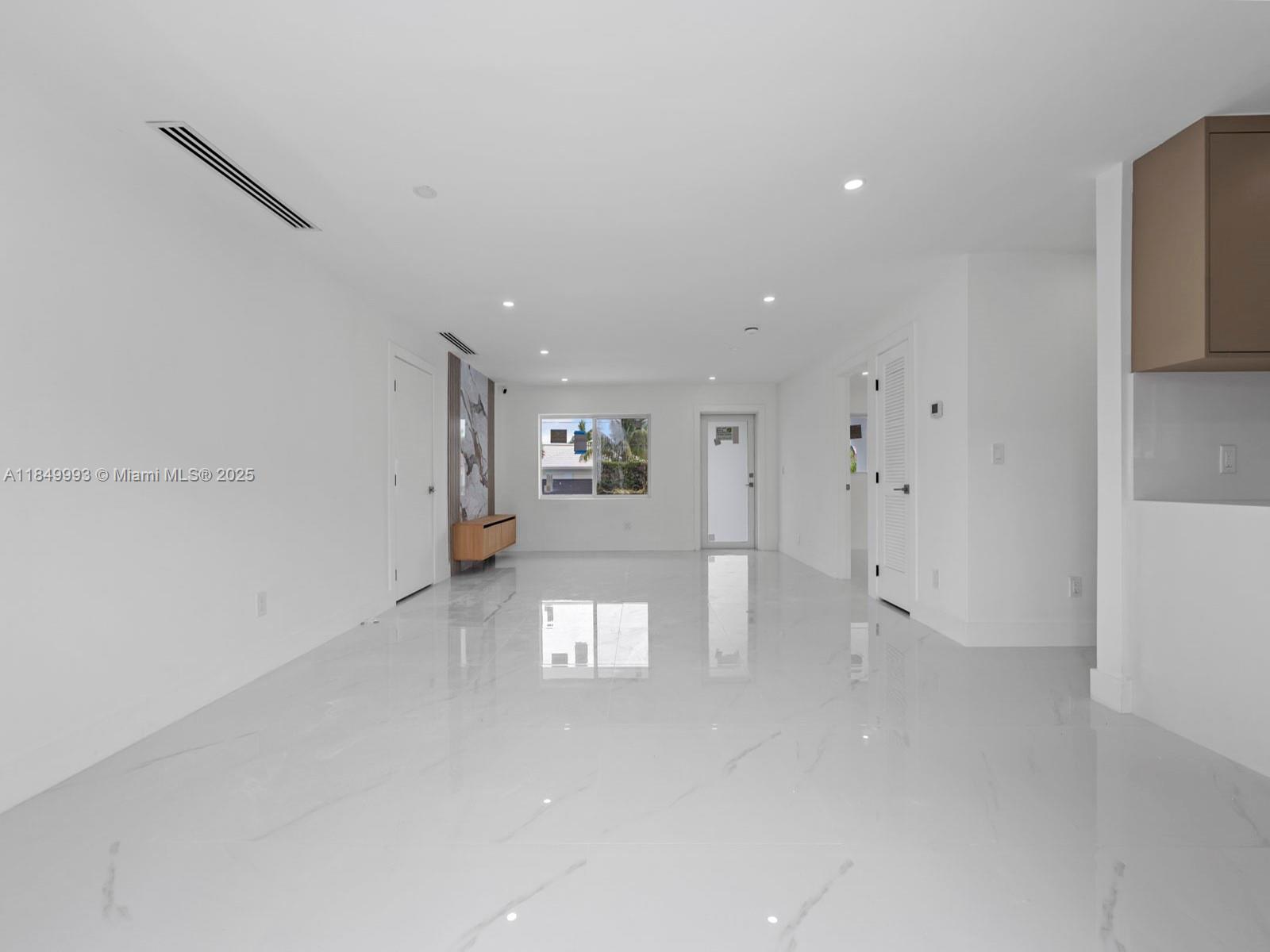   /  2494 sq. ft. $ 2025-07-31 0 Photo
