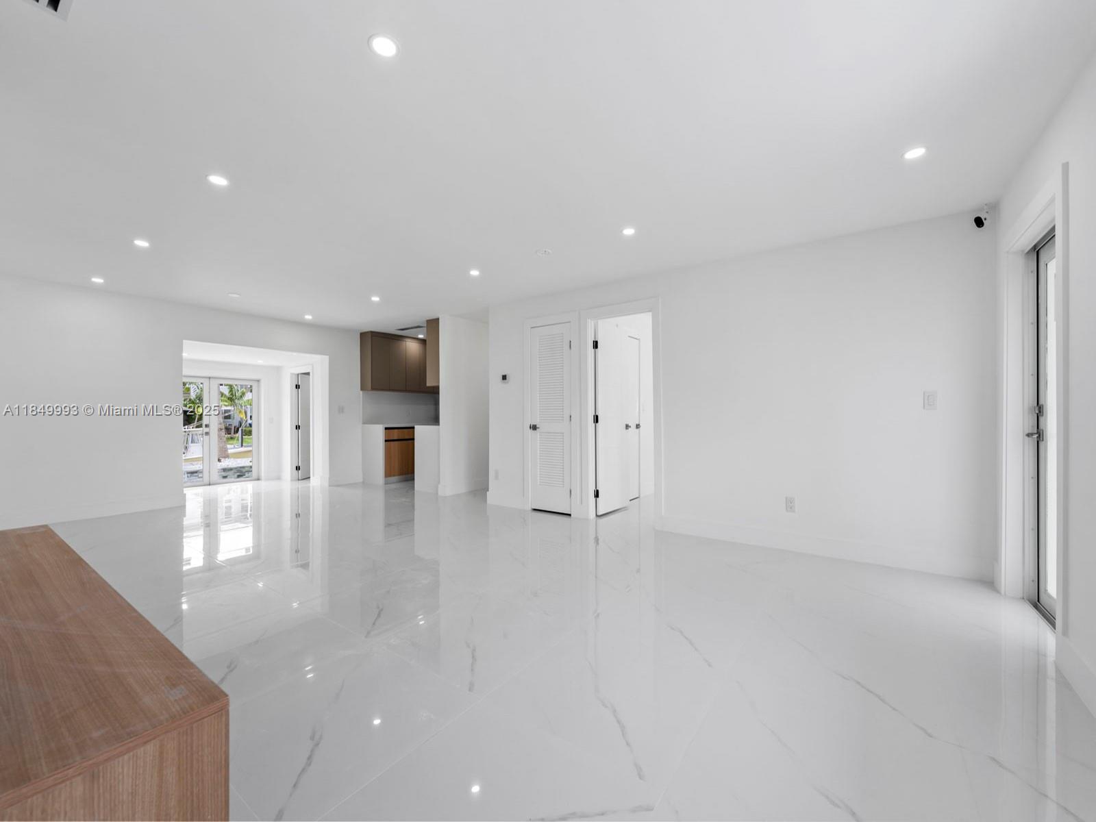   /  2494 sq. ft. $ 2025-07-31 0 Photo