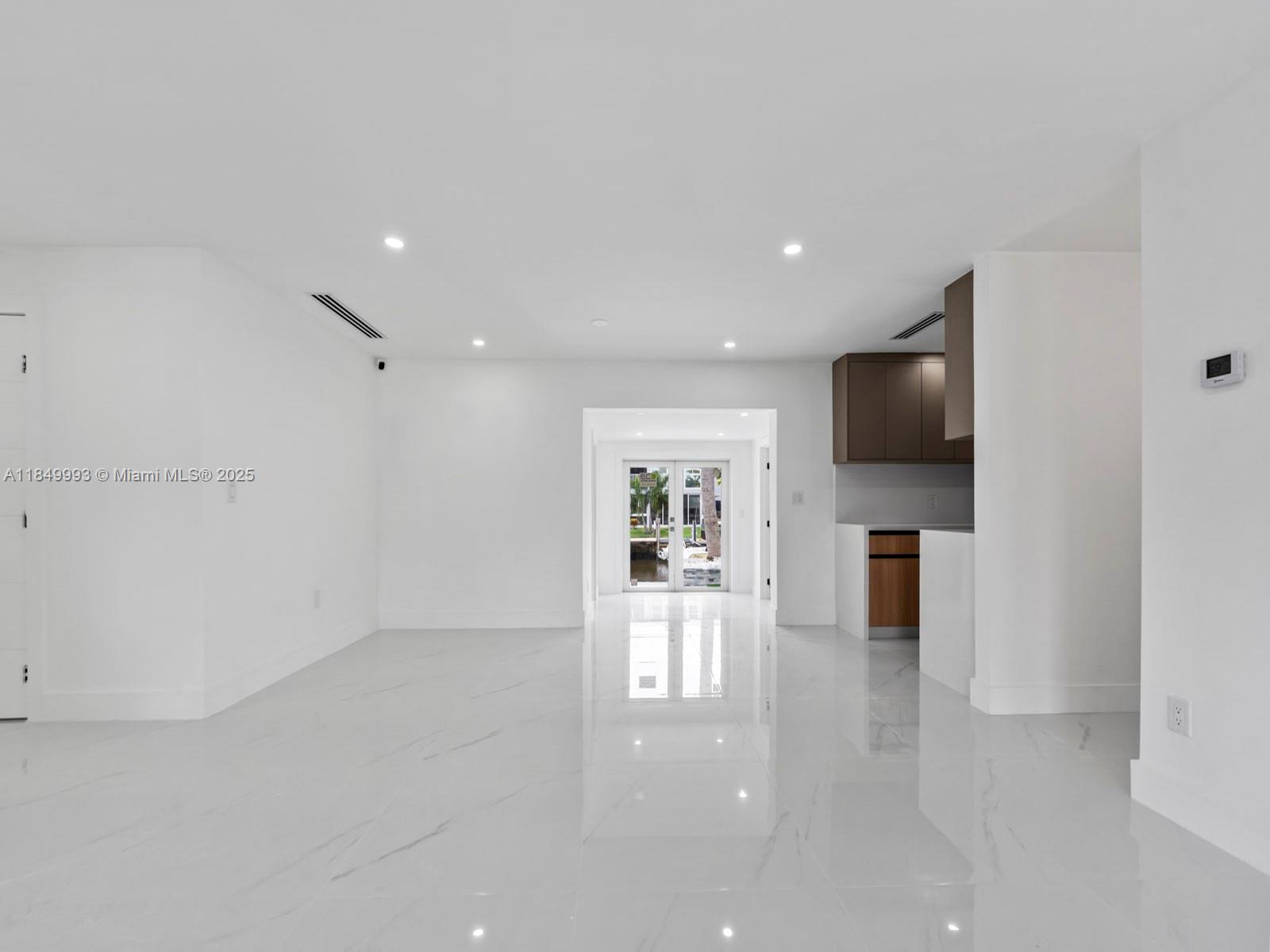   /  2494 sq. ft. $ 2025-07-31 0 Photo