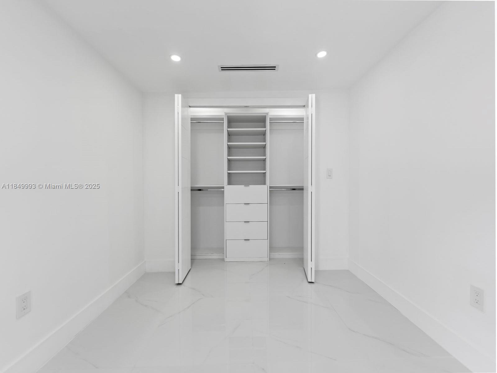   /  2494 sq. ft. $ 2025-07-31 0 Photo