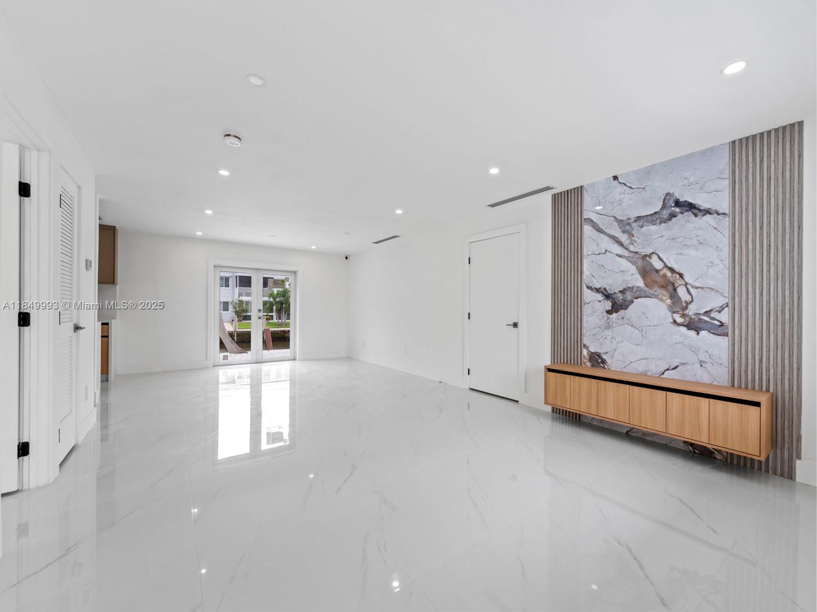   /  2494 sq. ft. $ 2025-07-31 0 Photo