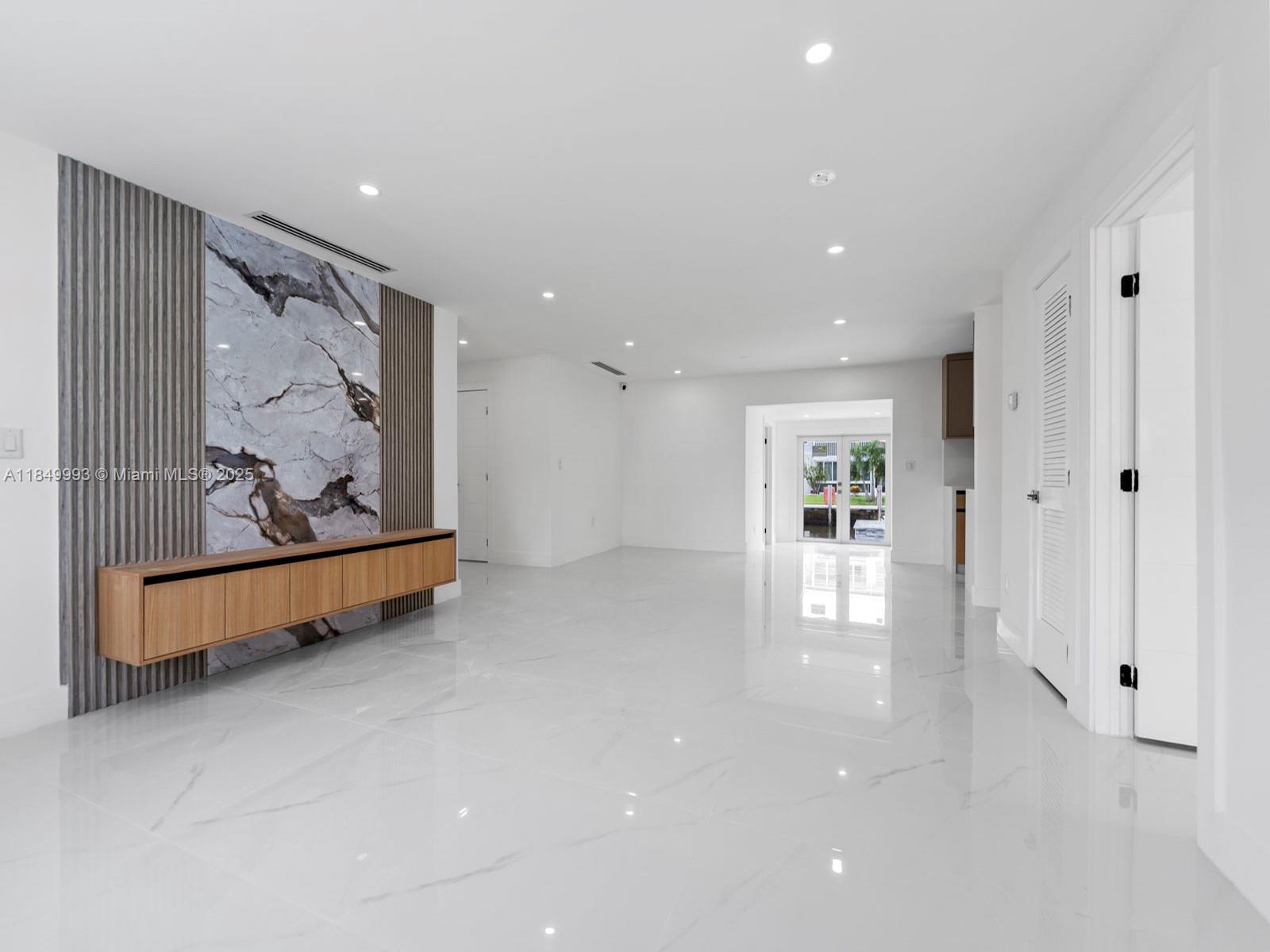   /  2494 sq. ft. $ 2025-07-31 0 Photo