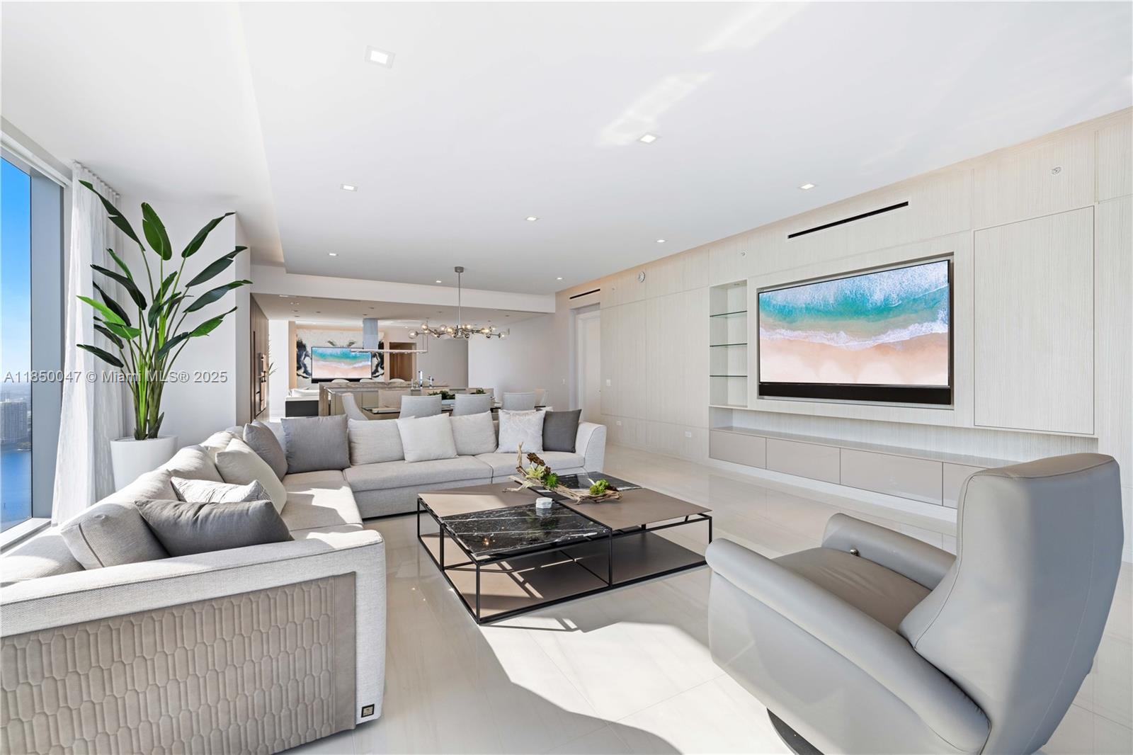 See details 4504 4 / 6 3625 sq. ft. $ 2025-07-31 0 Photo