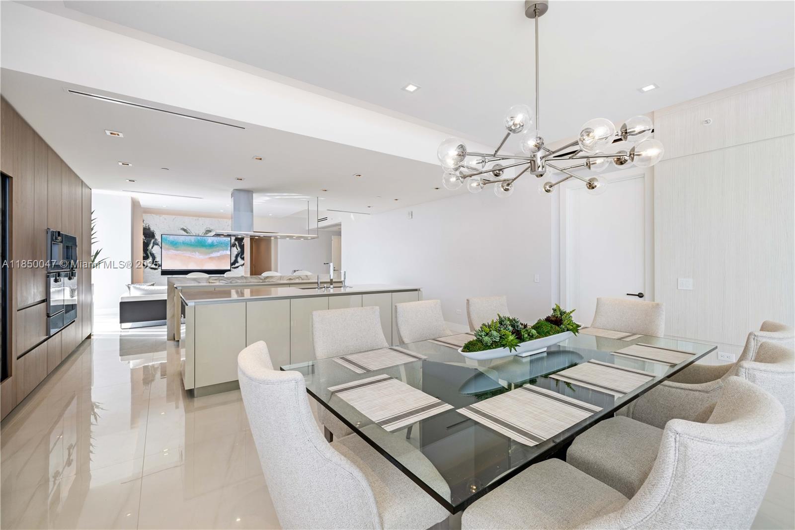 See details 4504 4 / 6 3625 sq. ft. $ 2025-07-31 0 Photo