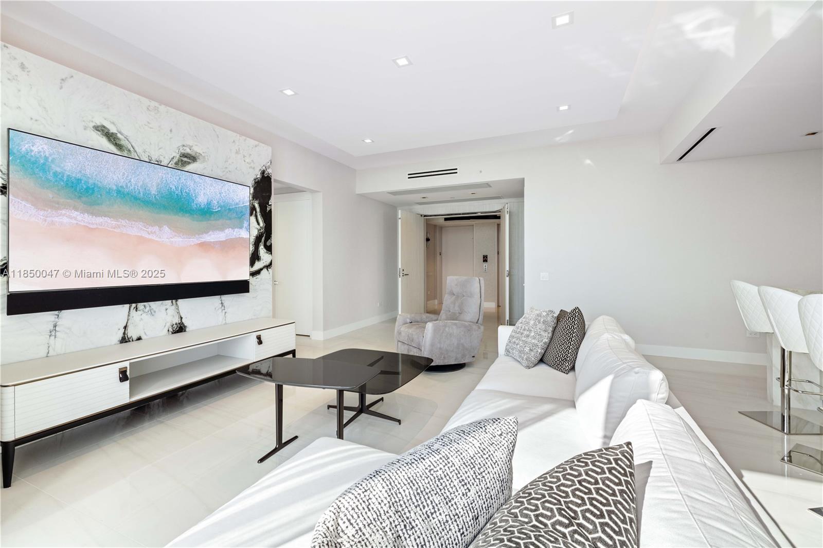 See details 4504 4 / 6 3625 sq. ft. $ 2025-07-31 0 Photo
