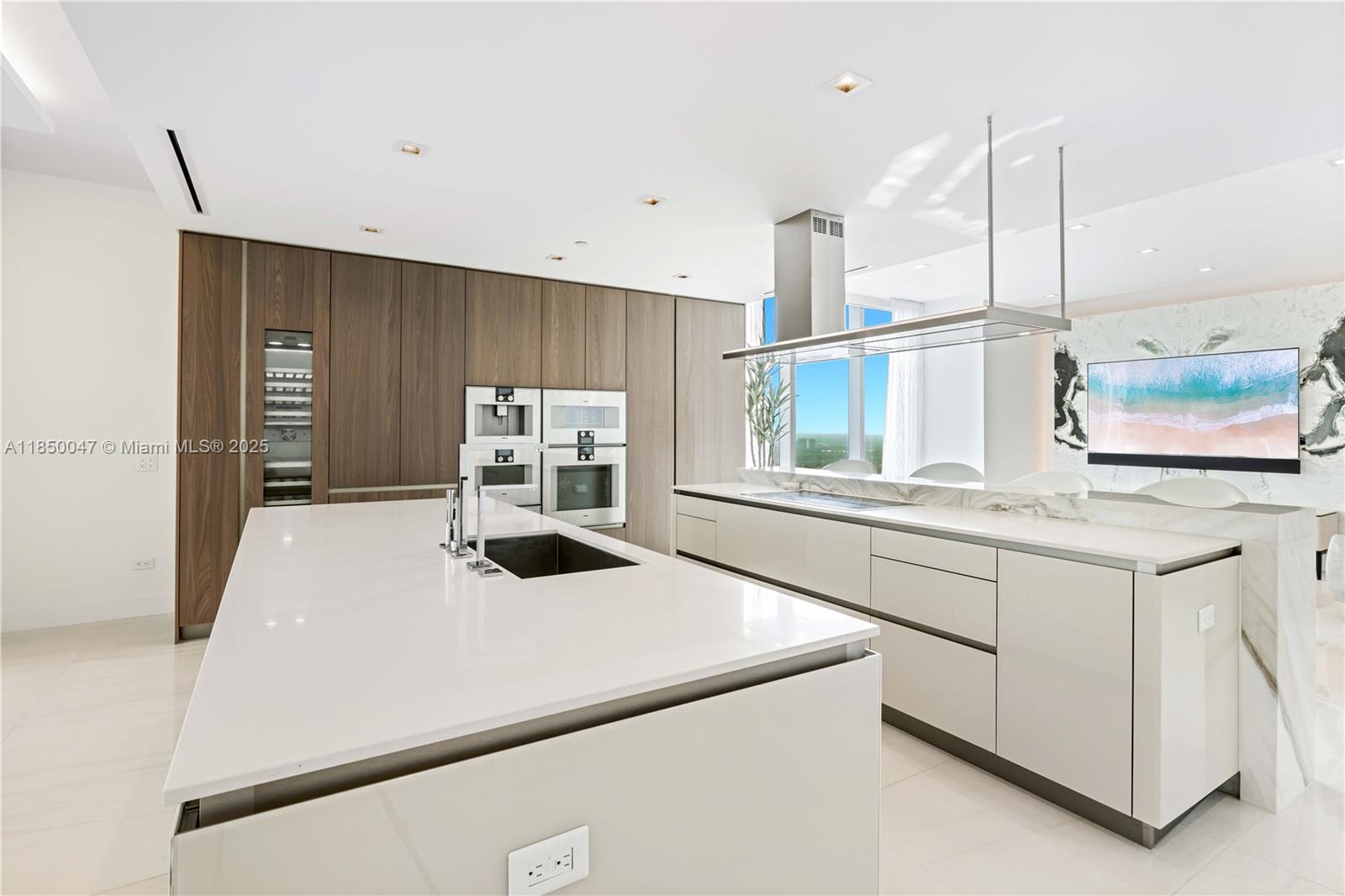 See details 4504 4 / 6 3625 sq. ft. $ 2025-07-31 0 Photo