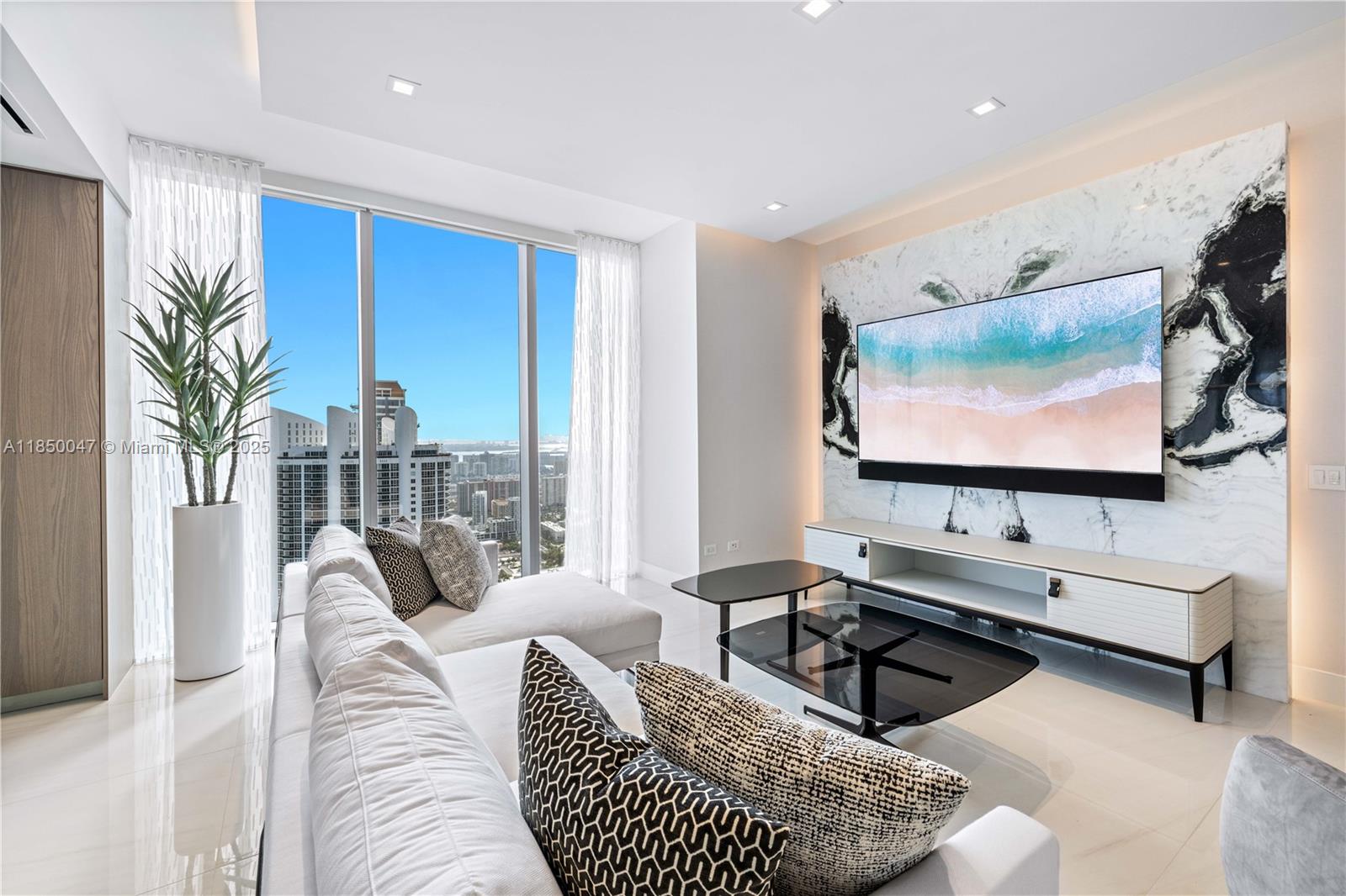 See details 4504 4 / 6 3625 sq. ft. $ 2025-07-31 0 Photo