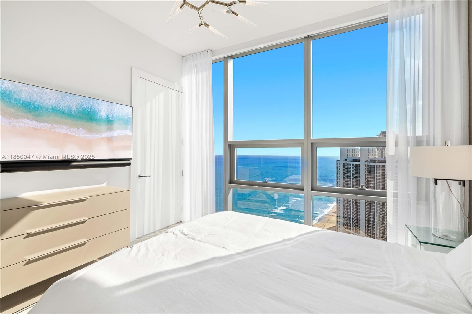 See details 4504 4 / 6 3625 sq. ft. $ 2025-07-31 0 Photo