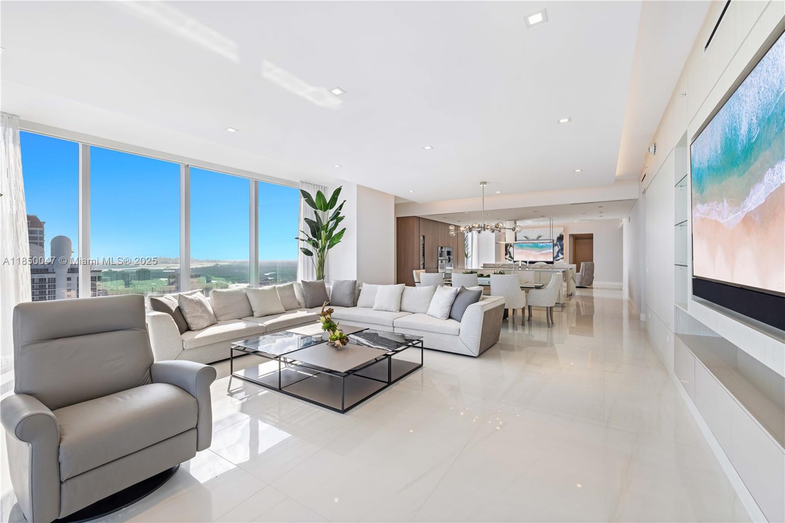 See details 4504 4 / 6 3625 sq. ft. $ 2025-07-31 0 Photo