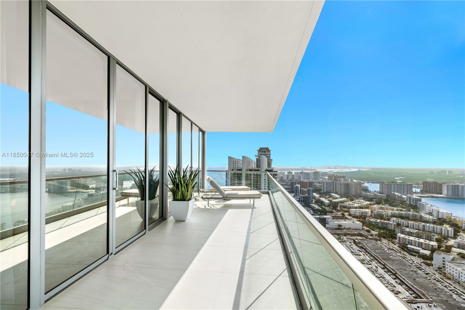 See details 4504 4 / 6 3625 sq. ft. $ 2025-07-31 0 Photo
