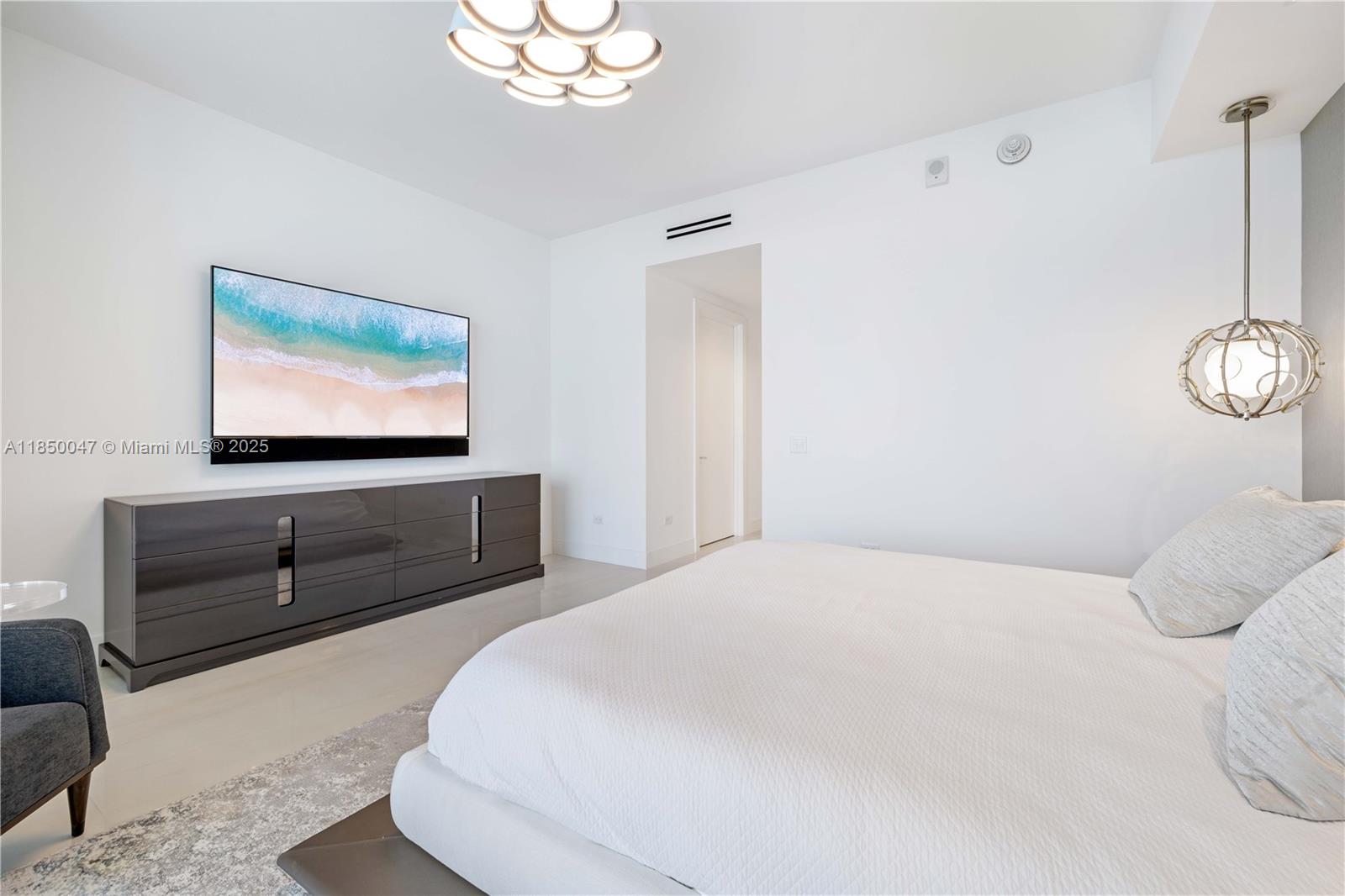 See details 4504 4 / 6 3625 sq. ft. $ 2025-07-31 0 Photo