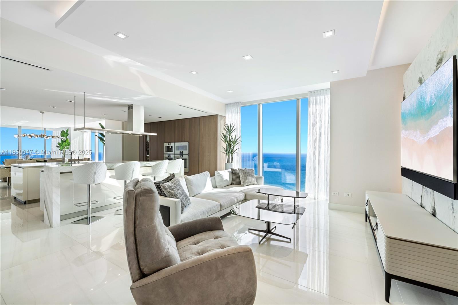 See details 4504 4 / 6 3625 sq. ft. $ 2025-07-31 0 Photo