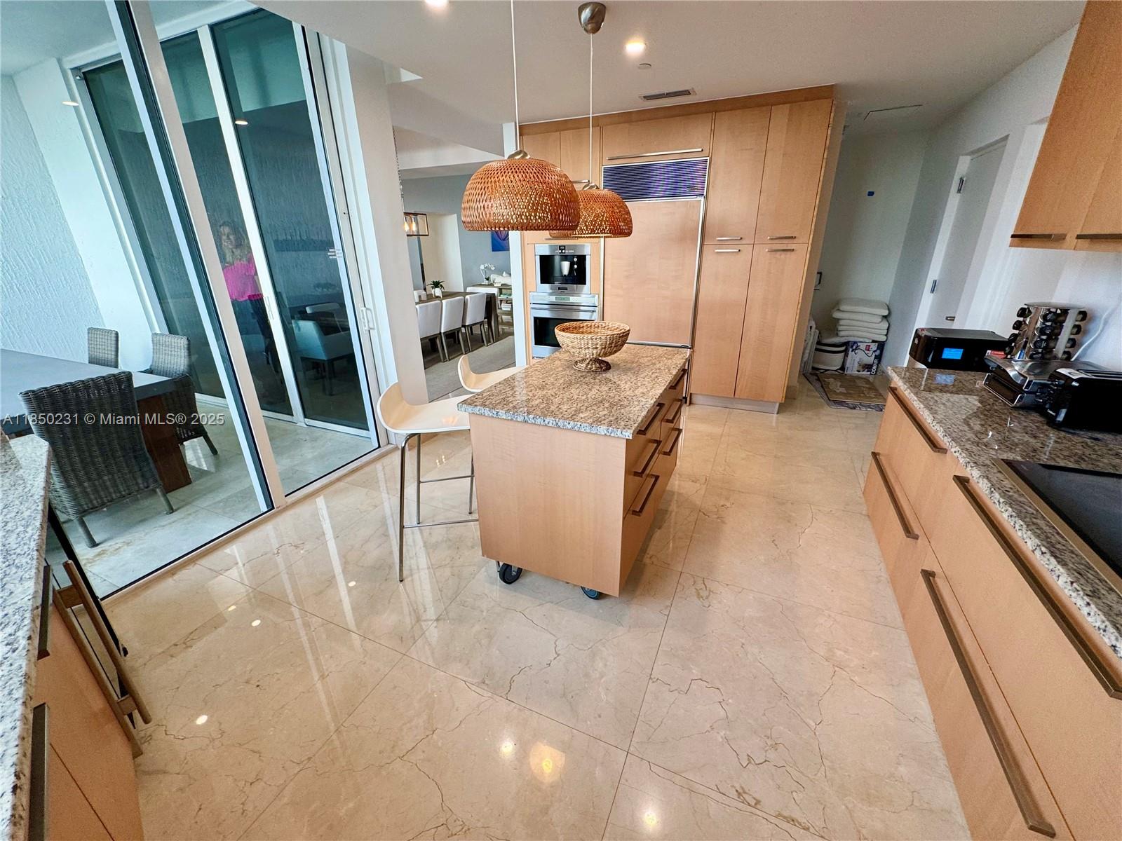 Ver detalles 1804 2 / 4 2327 sq. ft. $ 2025-07-31 0 foto