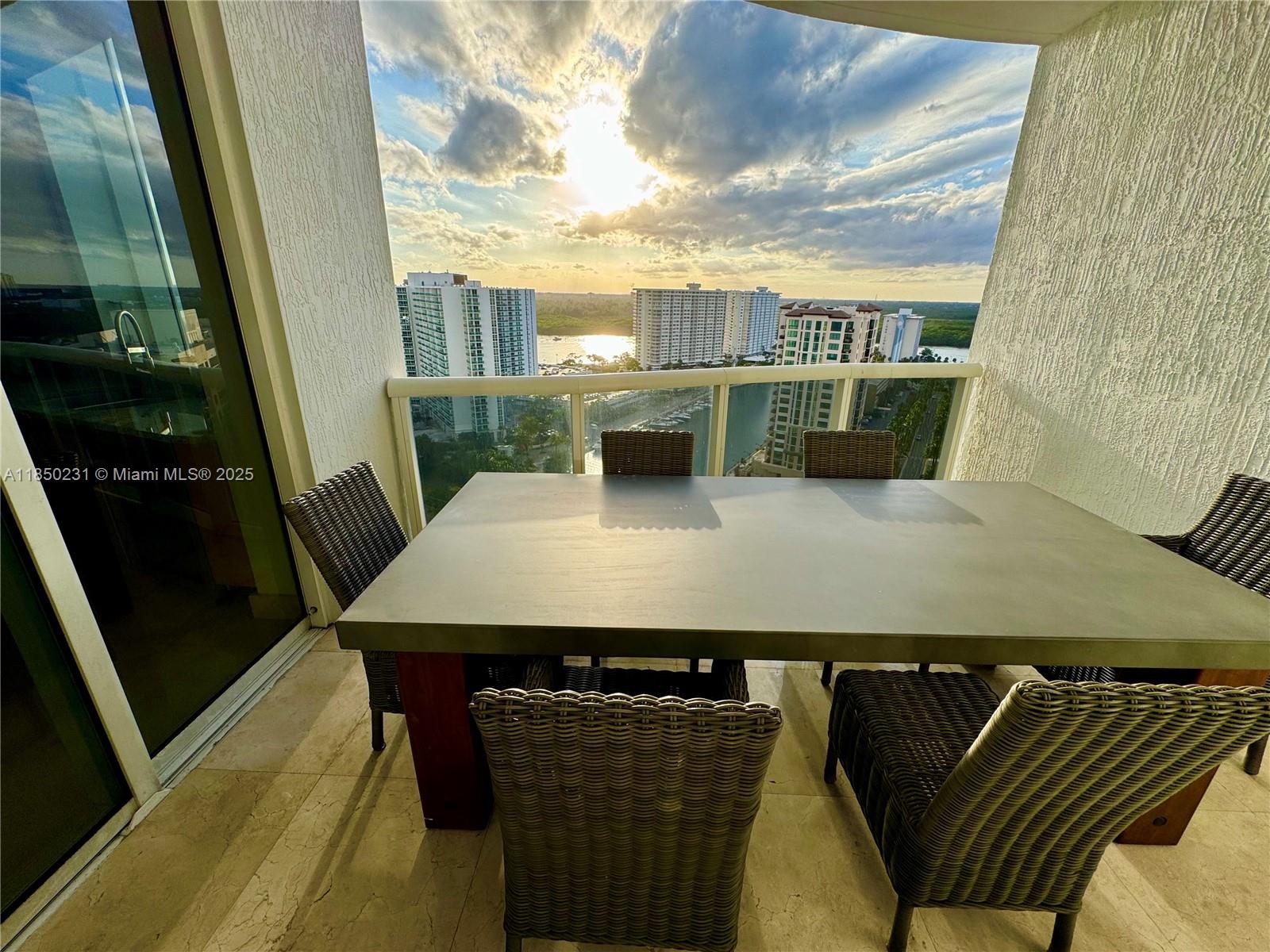 Ver detalles 1804 2 / 4 2327 sq. ft. $ 2025-07-31 0 foto