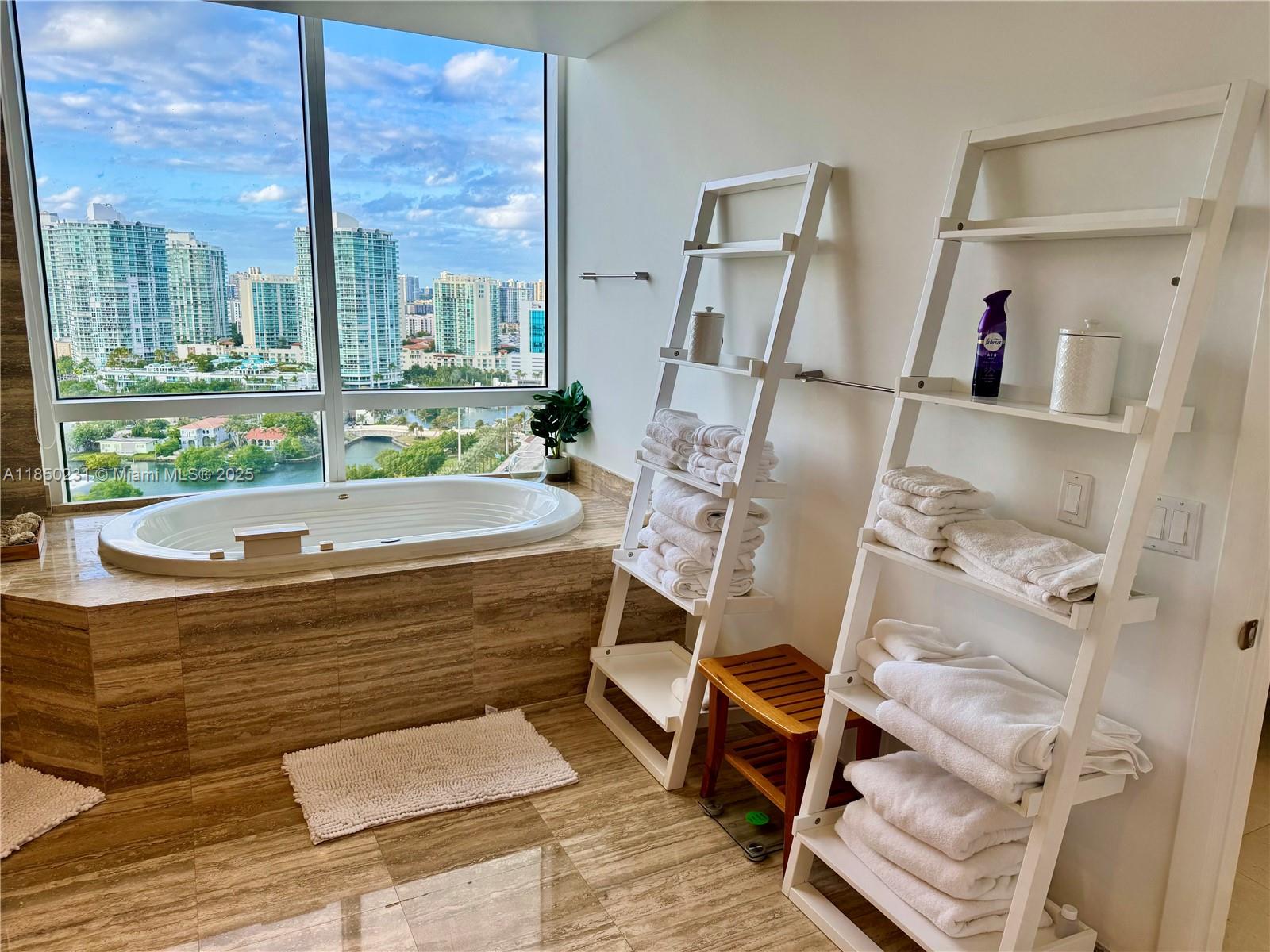 Ver detalles 1804 2 / 4 2327 sq. ft. $ 2025-07-31 0 foto