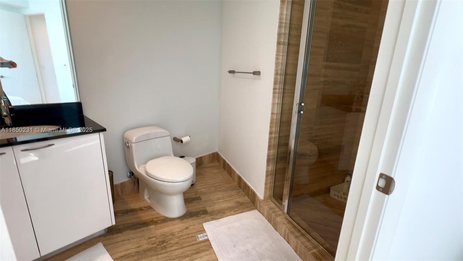 Ver detalles 1804 2 / 4 2327 sq. ft. $ 2025-07-31 0 foto