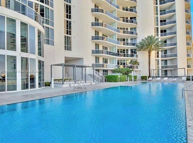 Ver detalles 1804 2 / 4 2327 sq. ft. $ 2025-07-31 0 foto
