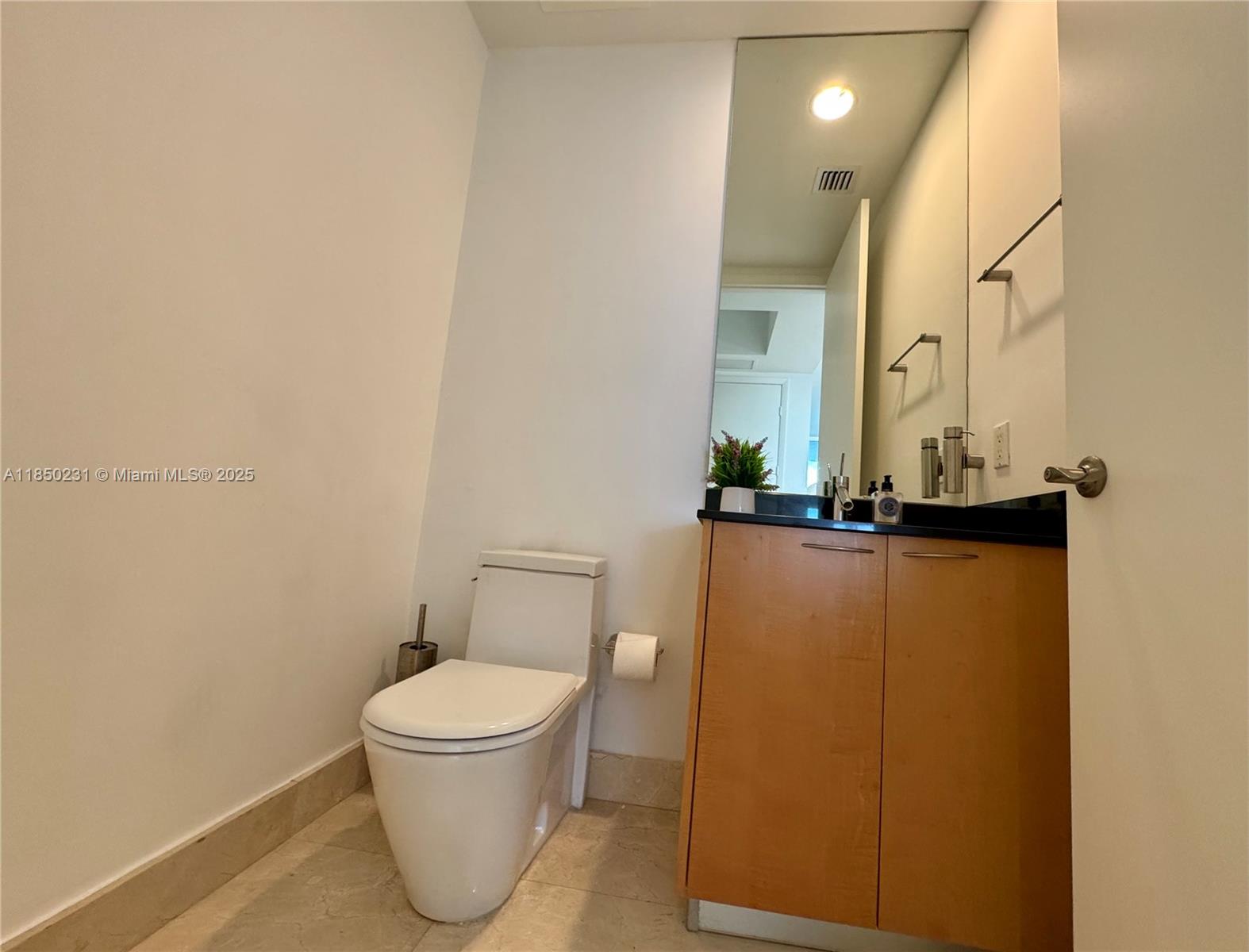 Ver detalles 1804 2 / 4 2327 sq. ft. $ 2025-07-31 0 foto