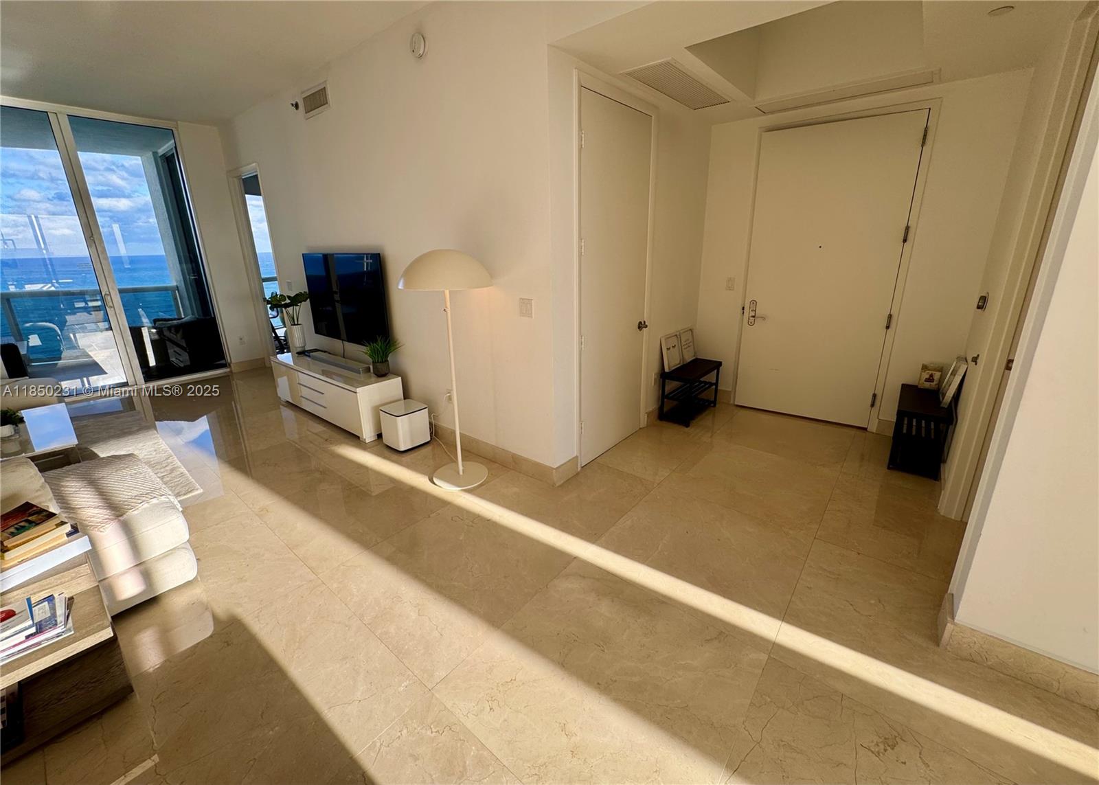 Ver detalles 1804 2 / 4 2327 sq. ft. $ 2025-07-31 0 foto
